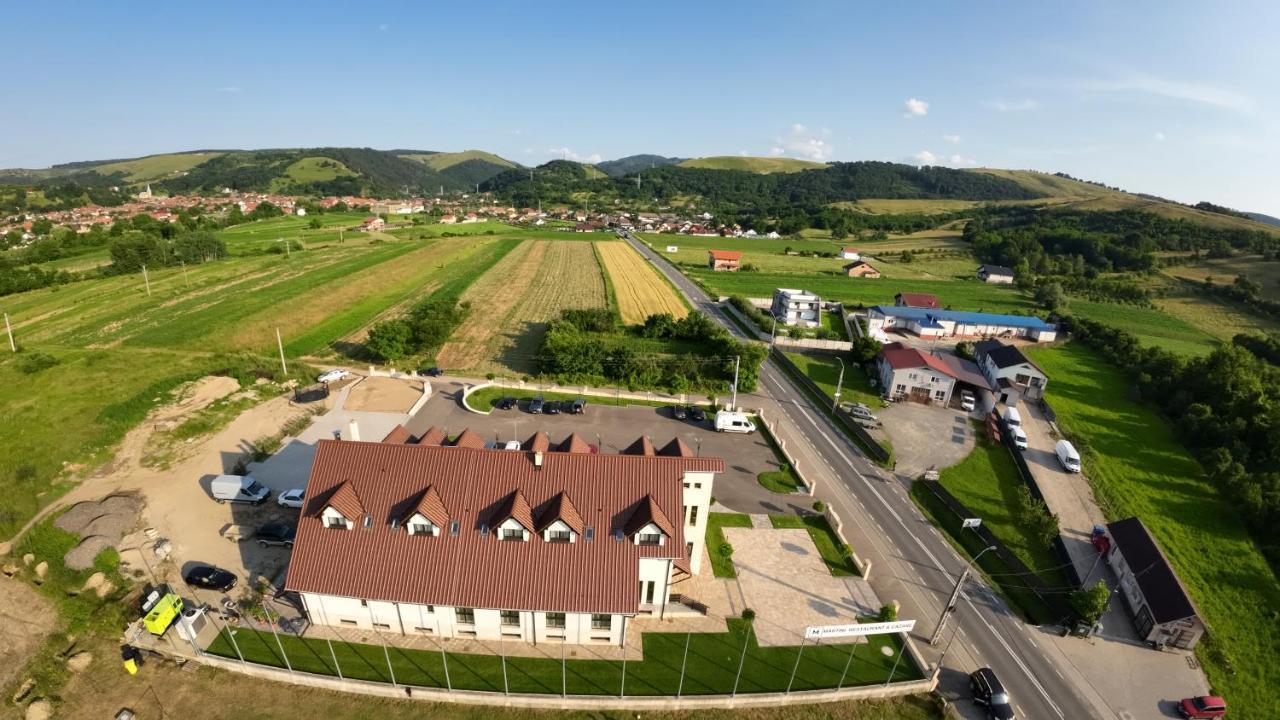 Martini Restaurant & Cazare Sebesel Exteriör bild