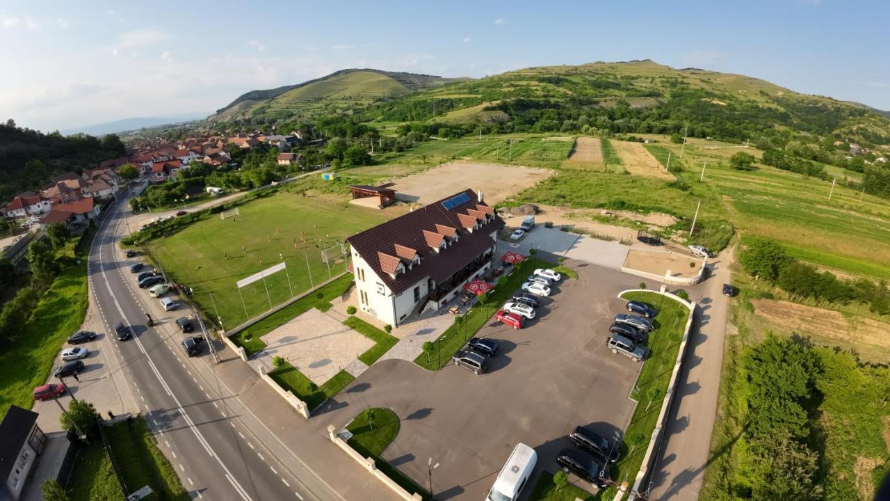 Martini Restaurant & Cazare Sebesel Exteriör bild