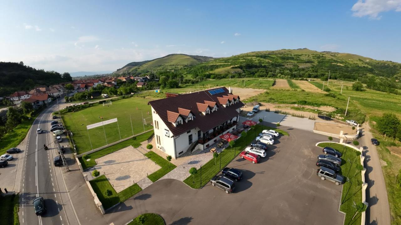 Martini Restaurant & Cazare Sebesel Exteriör bild
